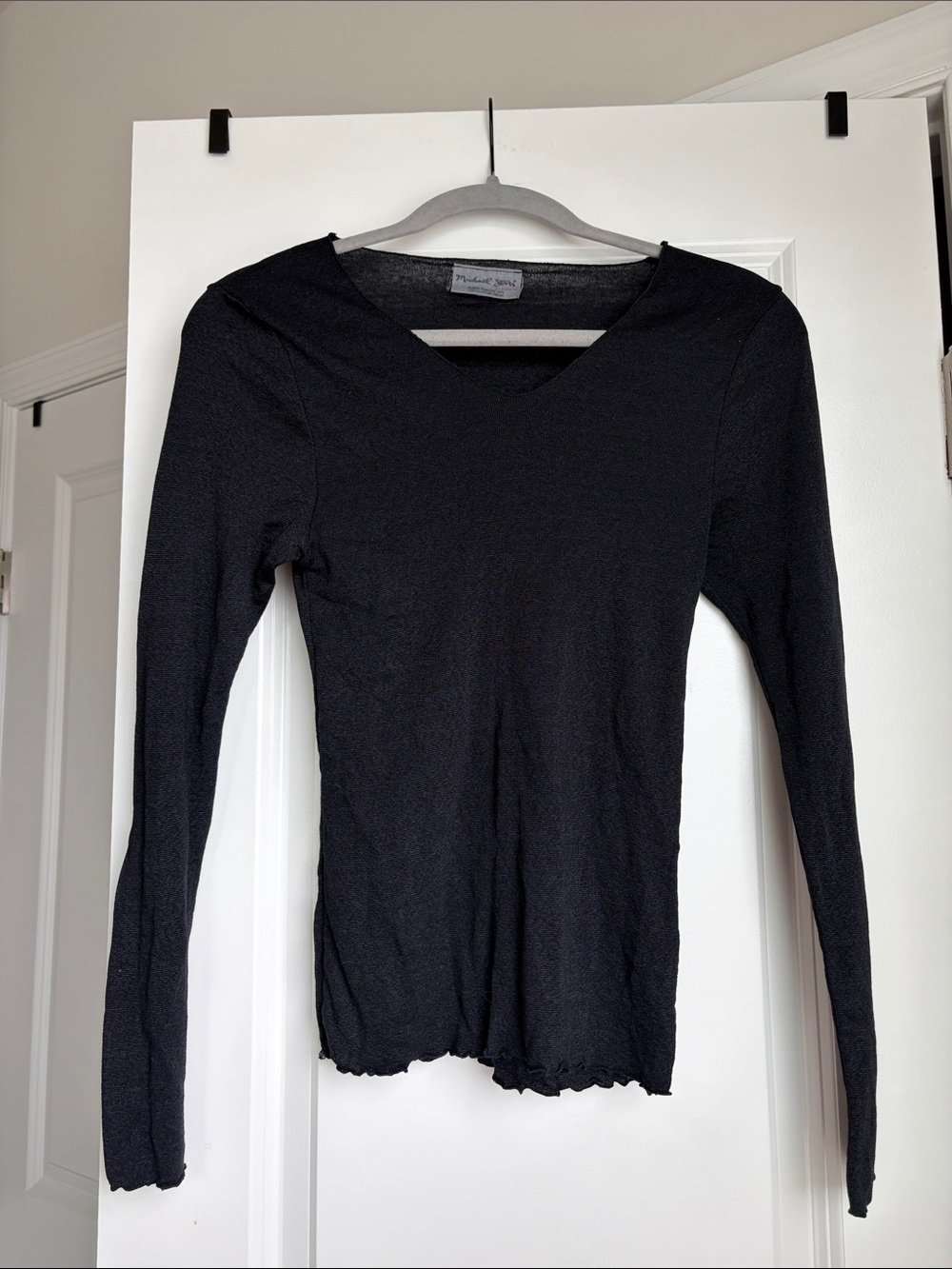 Michael Stars Black V-Neck Long Sleeve Slim Top